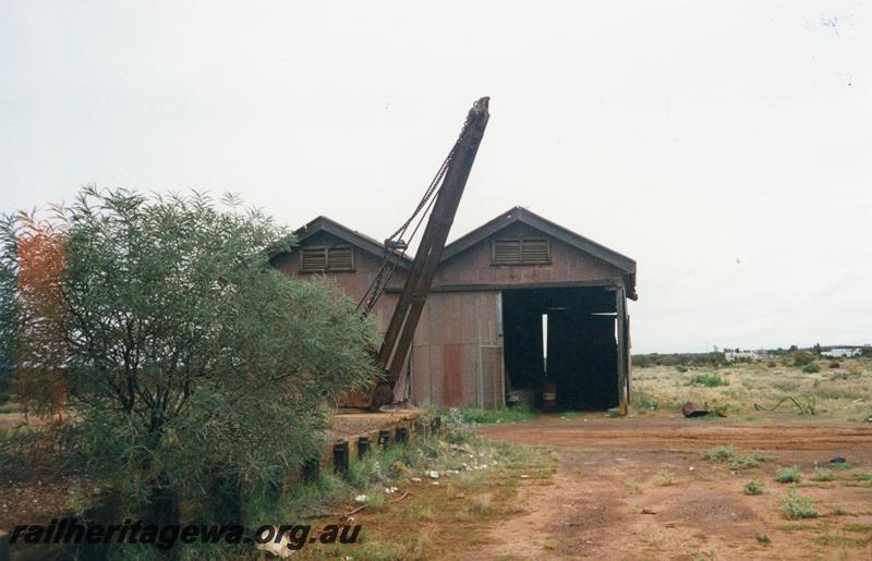 P08599
Wiluna, goods shed, loading bank, crane, NR line.
