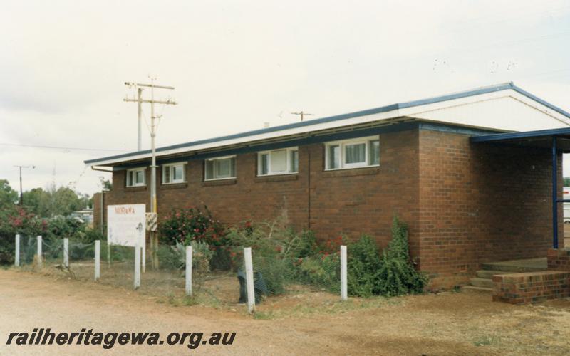 P08603
Morawa, station building, view from road side, EM line.
