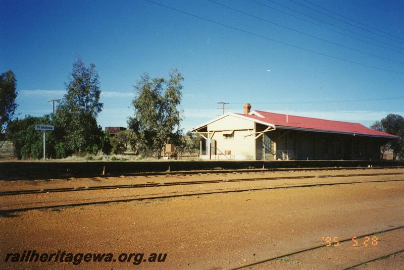 P08608
Mullewa, station building, platform, Westrail nameboard, NR line.
