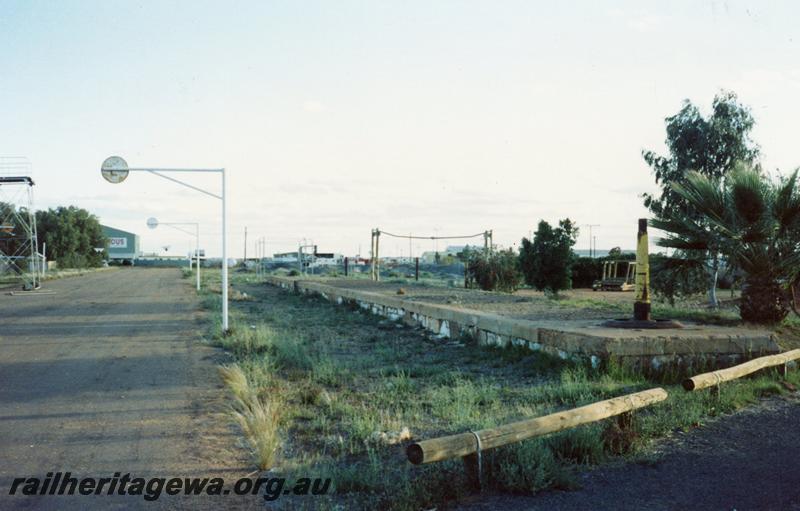 P08613
Platform with stone (masonry) face, out of service, Mount Magnet, NR line.
