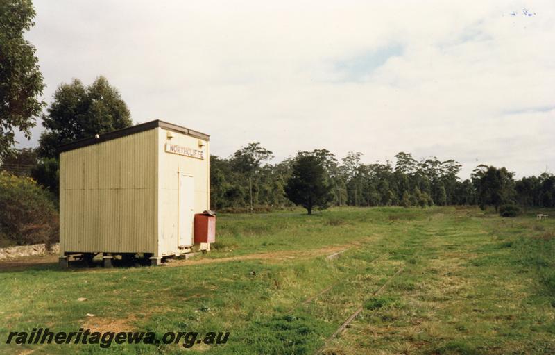 P08625
Northcliffe, out of shed, nameboard on building, view from rail side, PP line.
