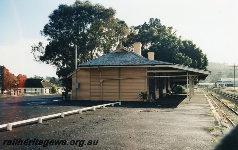 P08631
Bridgetown, station building, platform, view from south end of platform, PP line.
