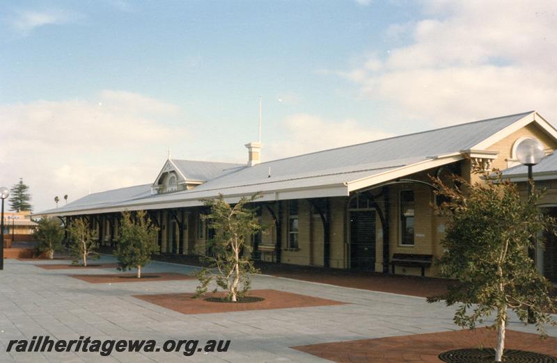 P08647
Bunbury, station building, view from rail side, SWR line.
