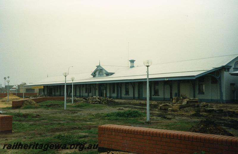 P08653
Bunbury, station building, view from rail side, SWR line.
