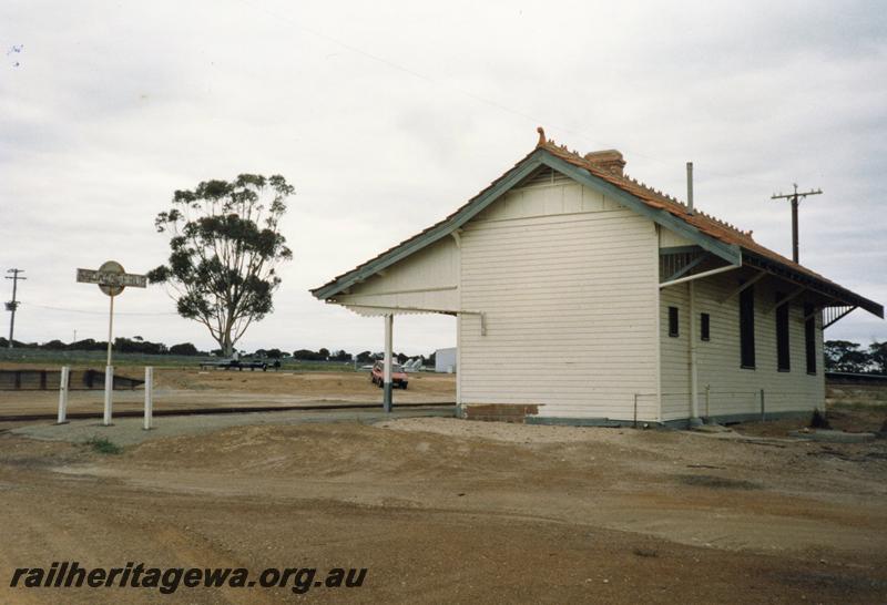 P08658
Station building, platform, nameboard, Gnowangerup, view from road side, TO line.
