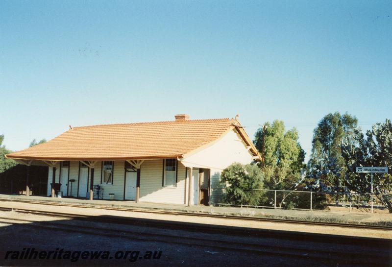 P08664
Mukinbudin, station building, platform, Westrail nameboard, view from rail side, WLB line.
