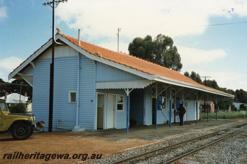 P08667
Lake Grace, station building, scale on platform, view from rail side, WLG line.

