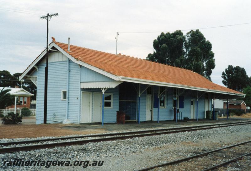 P08668
Lake Grace, station building, scale on platform, view from rail side, WLG line.
