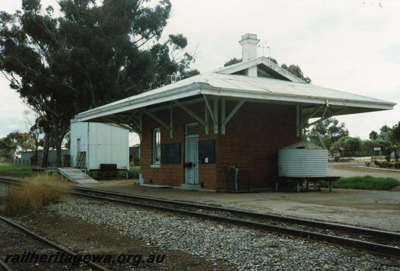 P08672
Dumbleyung, station building (