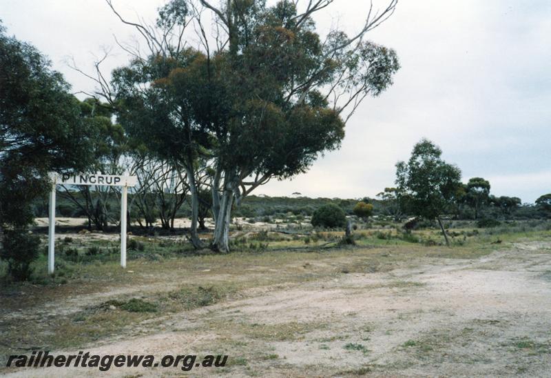 P08677
Pingrup, nameboard, view from old formation, KP line.
