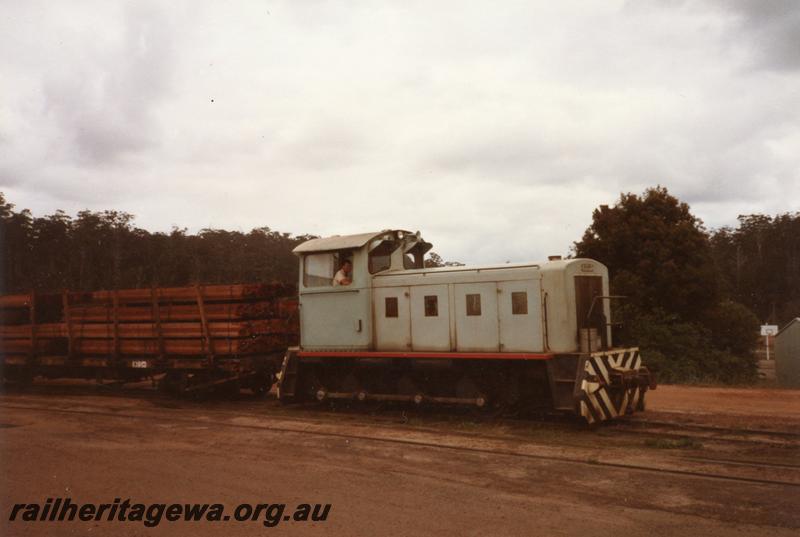 P08721
Pemberton Mill 0-6-0 diesel loco. Pemberton, hauling loaded timber wagon, side and front view.
