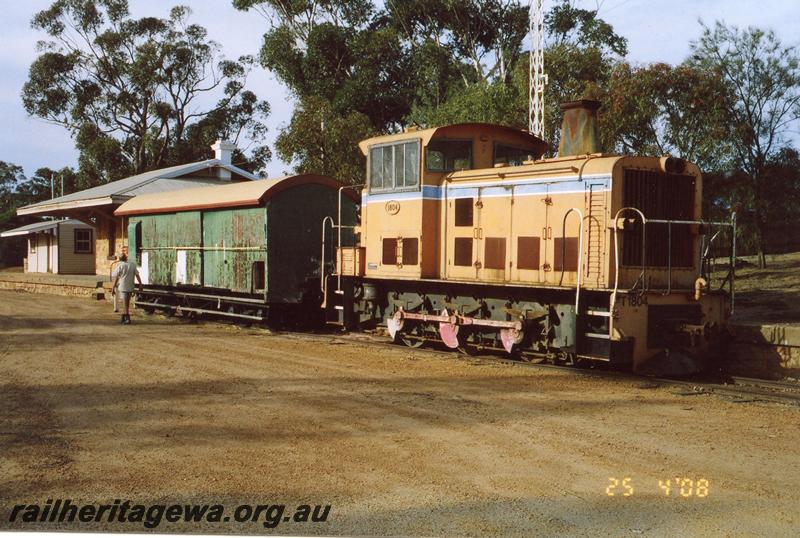 P08722
T class 1804, Z class 23 brakevan, Northampton, GA line, side and front view, on display
