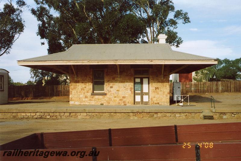 P08732
Station building, the 