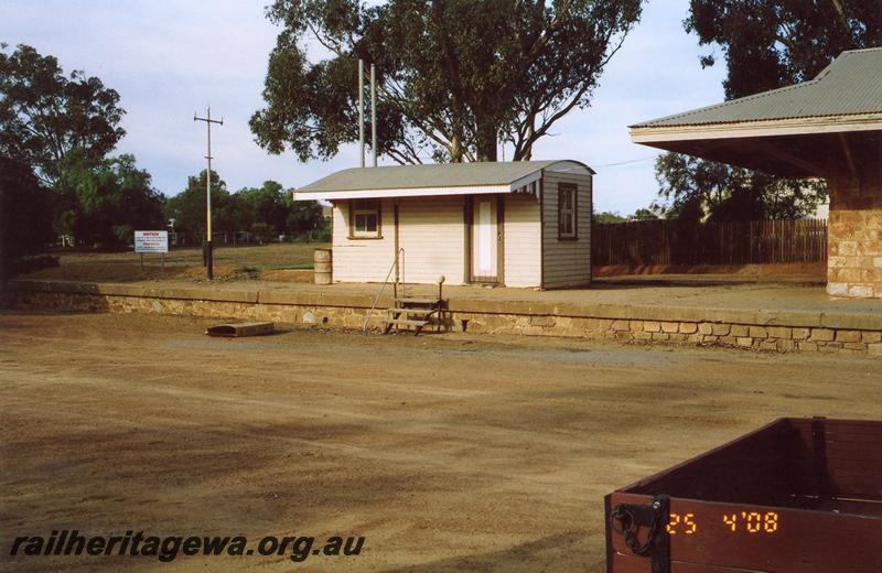 P08733
Station building, 