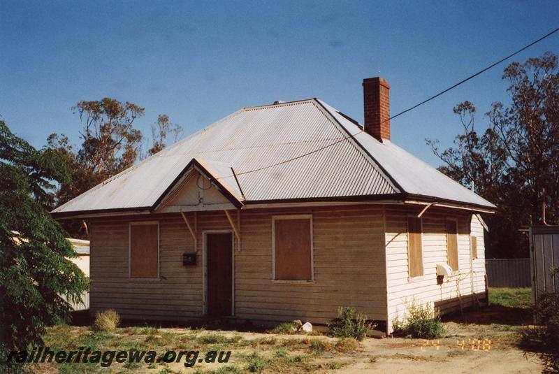 P08739
Railway cottage, Coorow, MR line, front and side view
