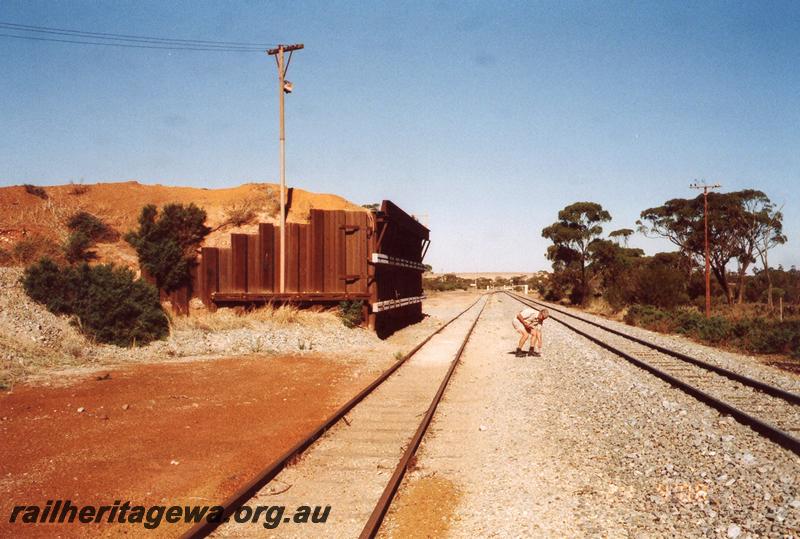 P08740
Talc loading facility, Three Springs, MR line, view along track
