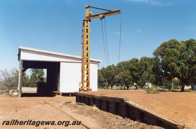 P08769
Goods shed, loading platform, platform crane, Narembeen, NKM line, view along track.
