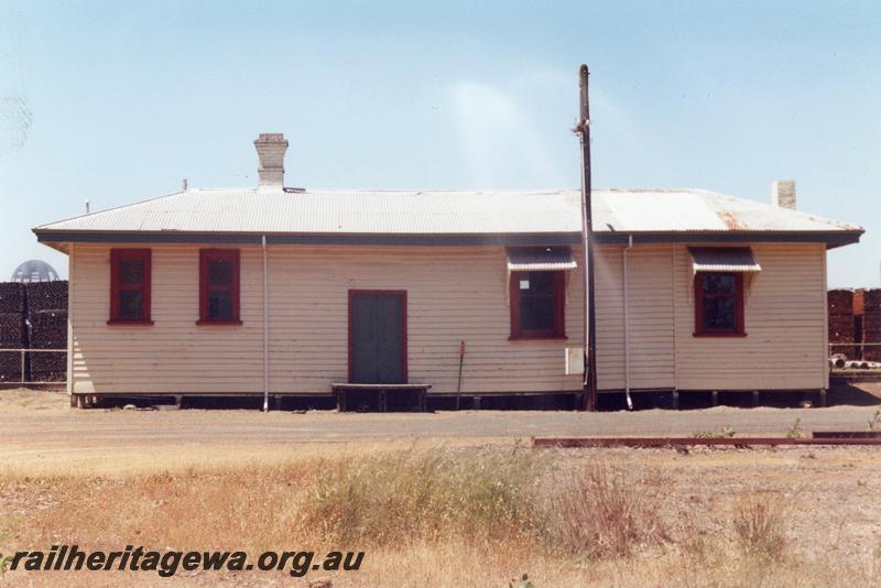 P08777
2 of 4 views of the station at Greenbushes, PP line, rear view of station building
