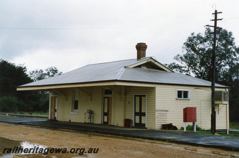 P08811
Station building (