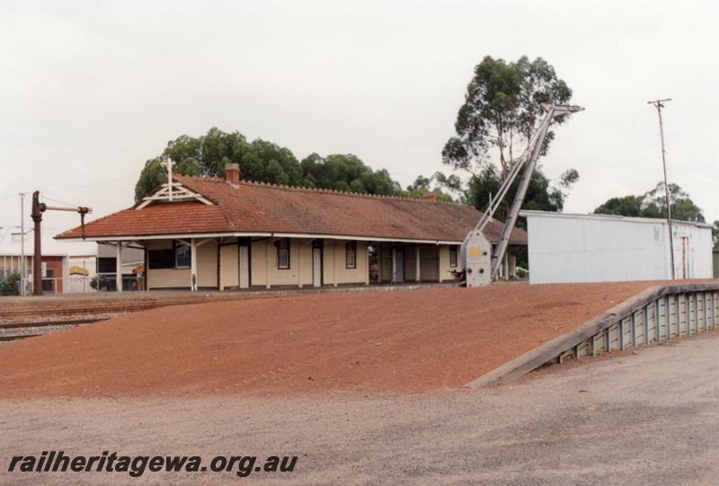 P08813
Station building, loading platform, goods shed, Brookton, GSR line, trackside view
