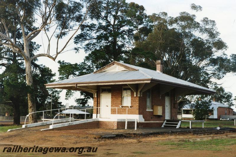 P08815
Station building (