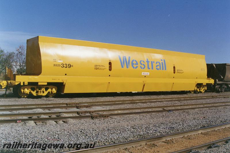 P08926
XO class 25339-N woodchip wagon, end and side view, newly painted
