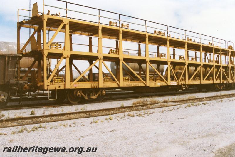 P08961
WMGF class 34022-G standard gauge triple deck car carrying wagon, end and side view. Originally a WMB class.
