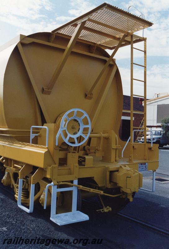 P08970
XWB class 24702-G grain hopper, end view, as new condition
