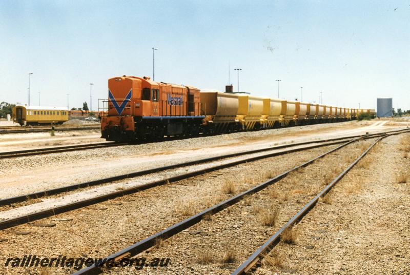 P08974
KA class 212 hauling a train of 