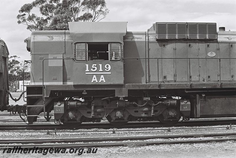 P09047
AA class 1519, side view of cab end
