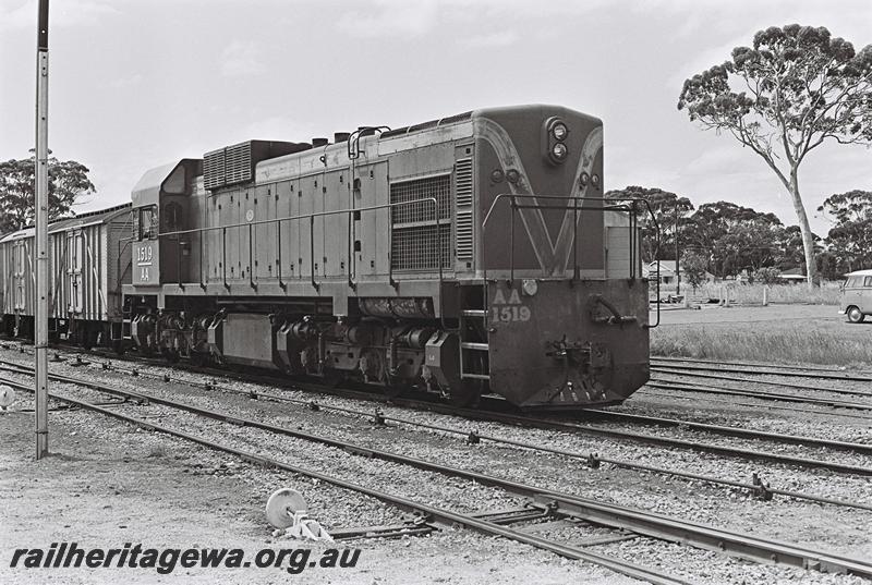 P09052
AA class 1519, Moora, MR line, side and end view
