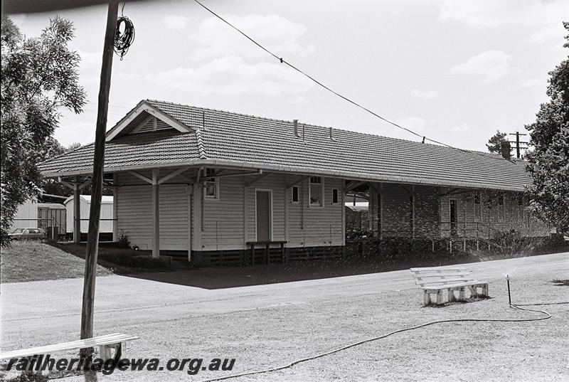 P09056
Station building, Donnybrook, PP line, street side view
