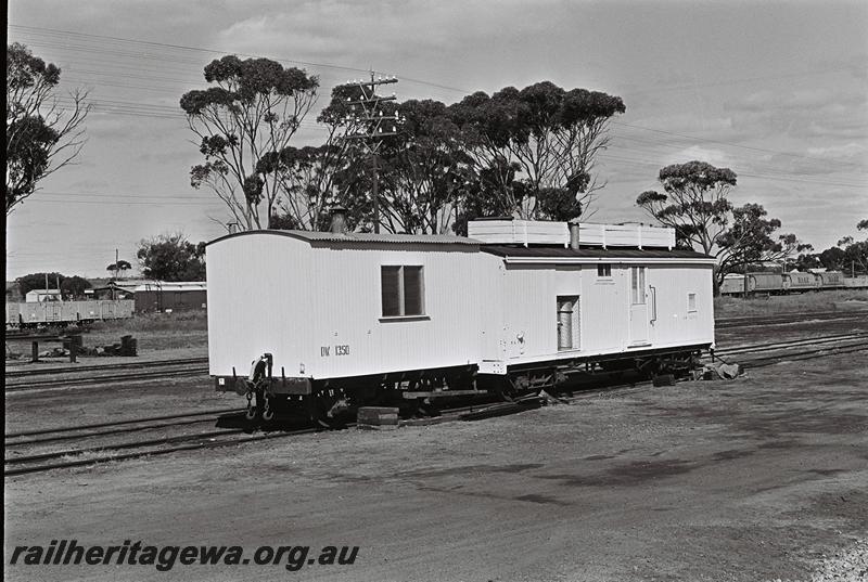 P09083
DW class 1350, VW class 3273 workman's vans coupled together, end and side view
