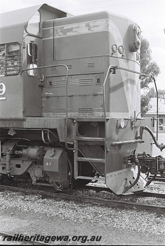 P09094
AA class 1519, side and front view of short hood.
