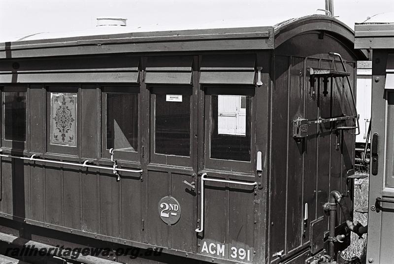 P09099
ACM class 391 carriage, side and end view of the last compartment
