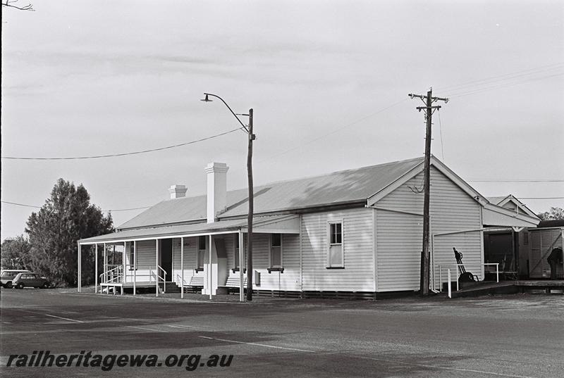 P09131
Station building, lever frame, Busselton, BB line, rear and end view of the building
