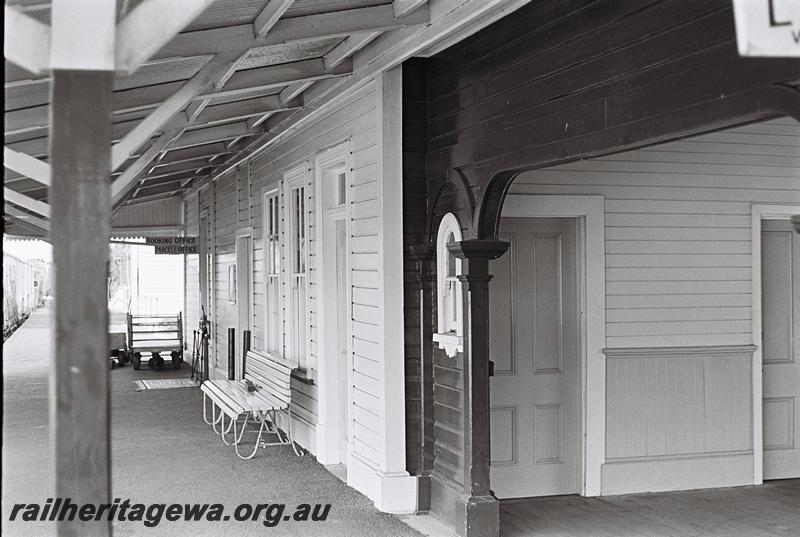 P09135
Station building, Busselton, BB line, view looking along the platform from the opposite end to P9133
