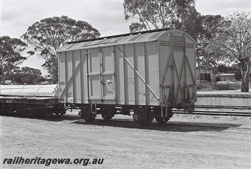 P09144
DC class 21901 wheat van, side and end view.
