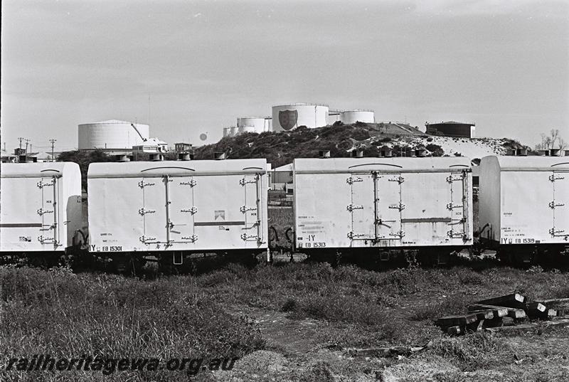 P09148
EB class 15301, EB class 1513 cool storage vans, Bunbury yard, side view
