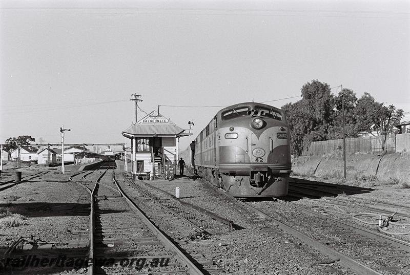 P09187
2 of 5 views of Commonwealth Railways (CR) GM class 42 and GM class 20 hauling 