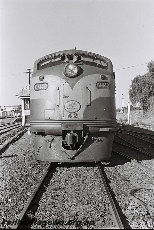 P09190
5 of 5 views of Commonwealth Railways (CR) GM class 42 and GM class 20 hauling 