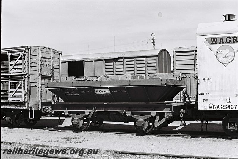 P09201
LA class 29790 ballast hopper, Bunbury, side and end view.
