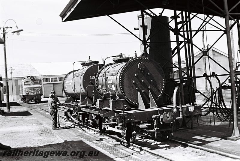 P09212
MS class 12073 loco sand tanker coupled to another MS class wagon, Bunbury loco depot, end and side view taken from the opposite end to P9211
