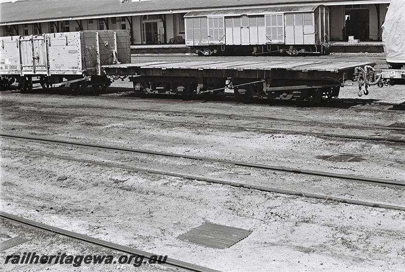 P09222
QJH class 145?? bogie flat wagon, Bunbury, side and end view.
