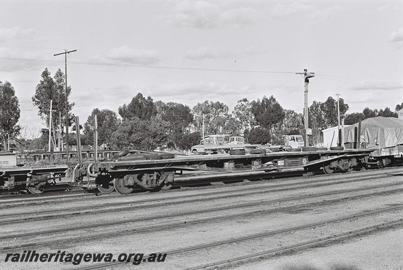 P09223
QUA class 25067 bogie flat wagon, Katanning, GSR line, end and side view
