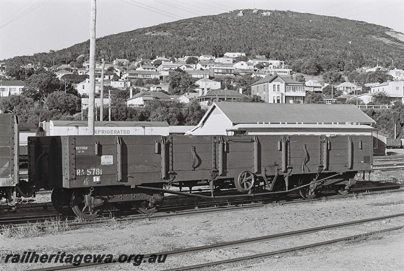 P09224
RA class 5781 bogie open wagon, Albany yard, end and side view
