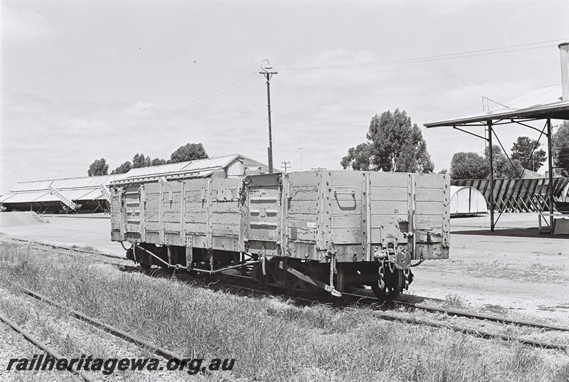 P09229
RBT class bogie open wagon, side and end view.
