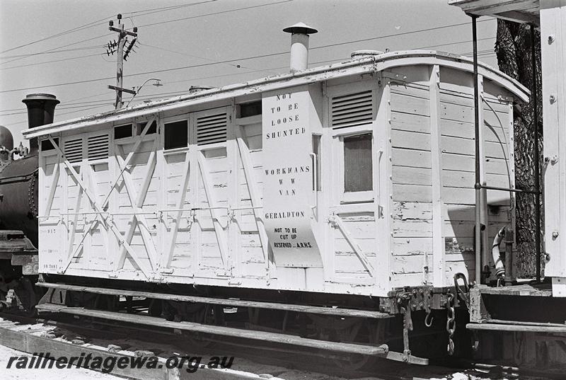 P09244
DW class 5091 six wheel workman's van, Rail Transport Museum, side and end view
