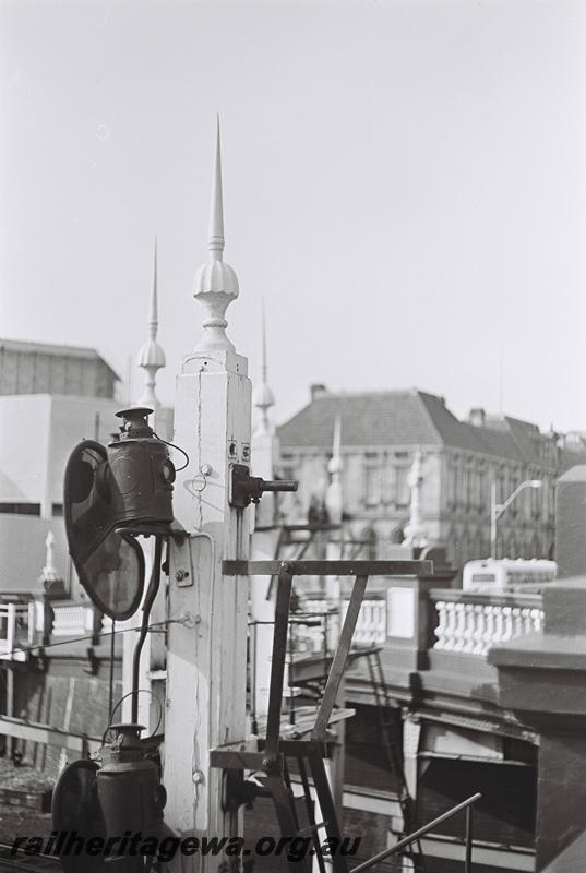 P09248
Signal, Perth station, rear view shows finial, lamps, spectacle plates and top of ladder
