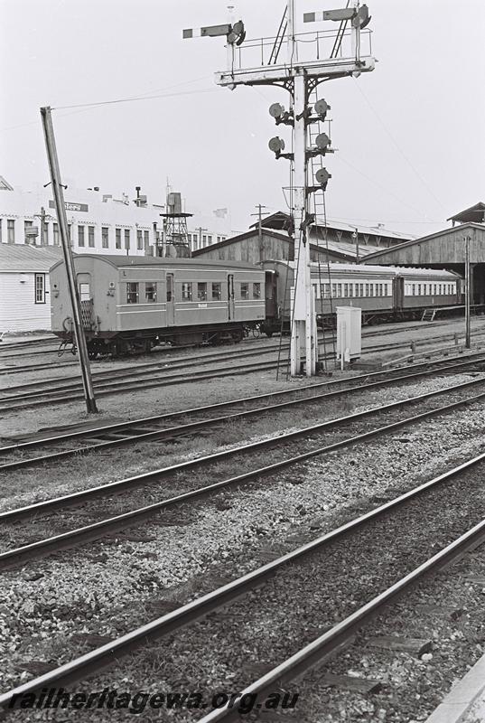 P09251
Bracket signal, Perth yard, west end of carriage sheds in background
